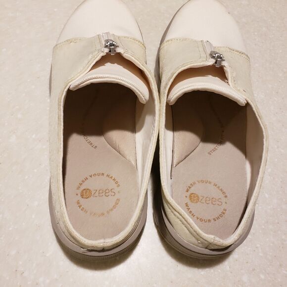 Bzees Womens Glossy Washable Zip Front Comfort Slip-On Mule 8 - Picture 5 of 8